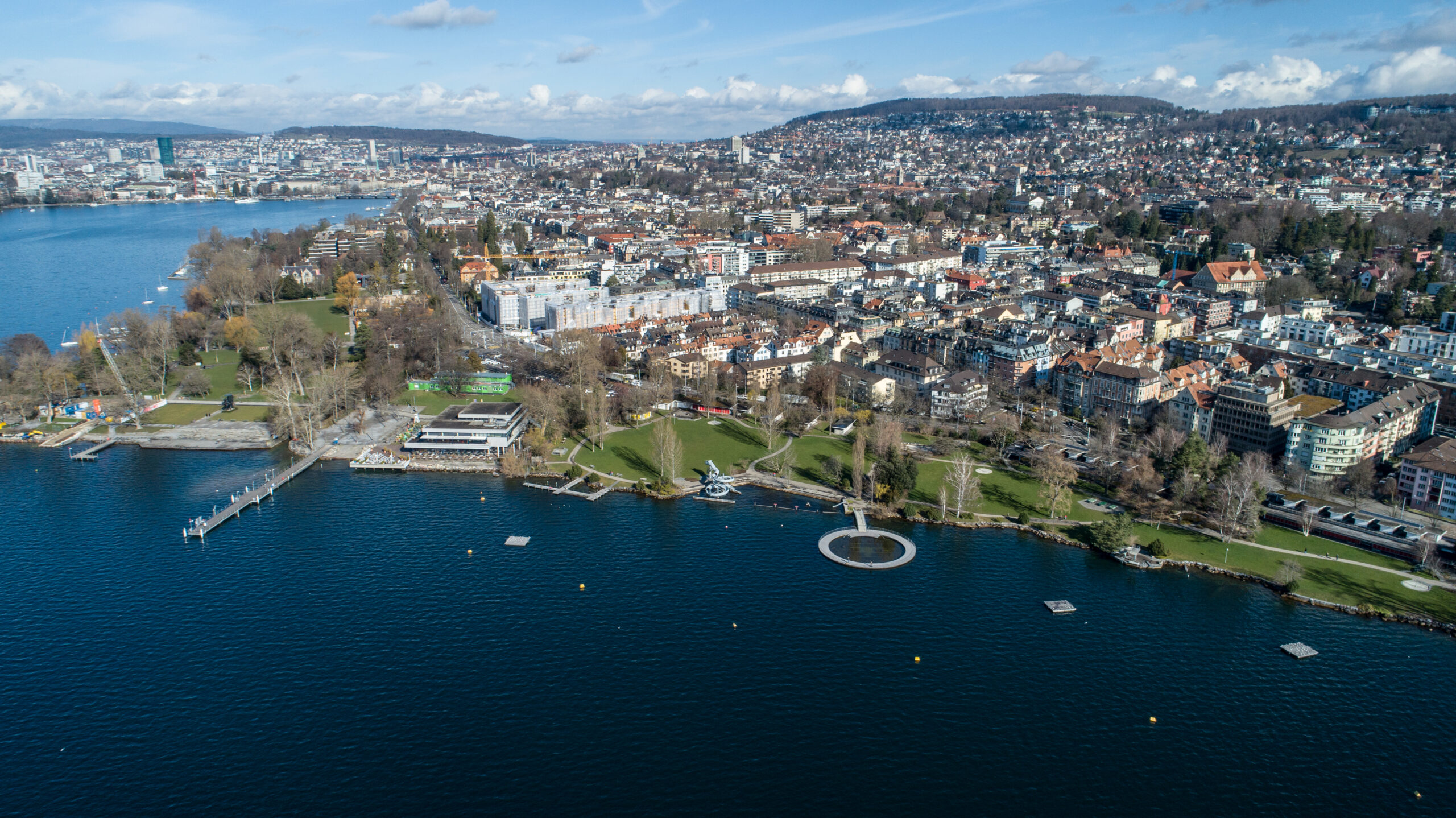 12Tiefenbrunnen:
Seewasser als Energiequelle